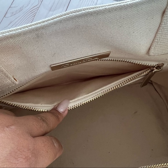 OSCAR DE LA RENTA
Canvas Printed Tote cream floral target - Picture 11 of 13